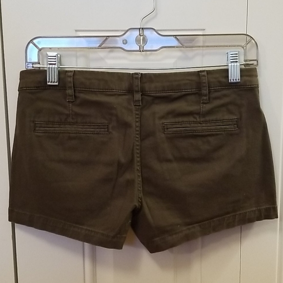 Express Shorts - Picture 2 of 5